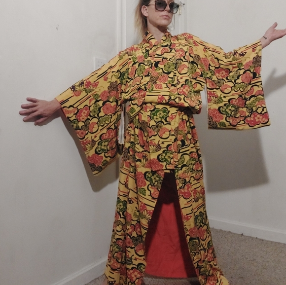 HoSt pIcK - Japanese silk Kimono w/ surreal mod ~ mid century floral pattern - Picture 3 of 16